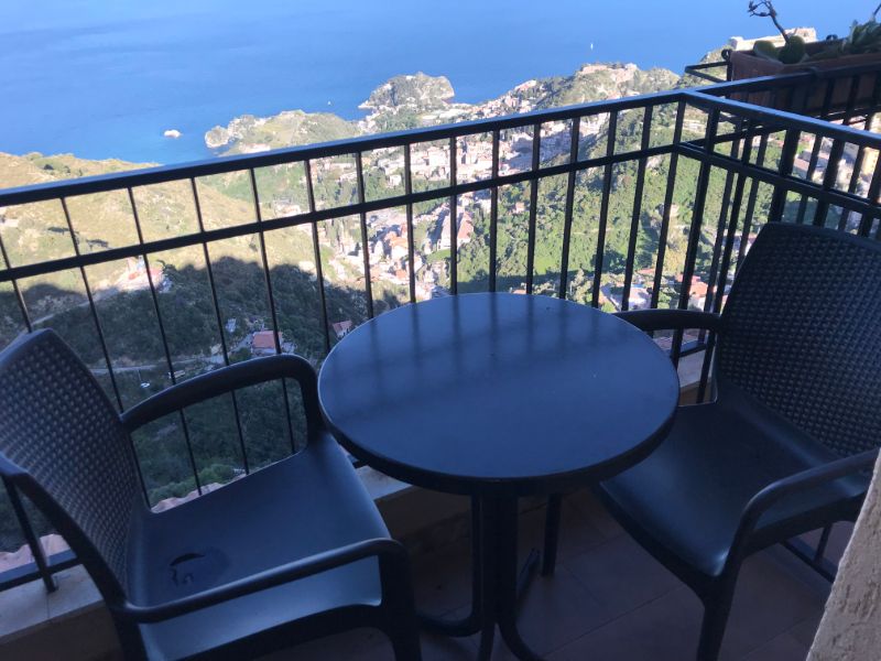 Buchen Sie die Zimmer der Villa Regina Taormina in Castelmola