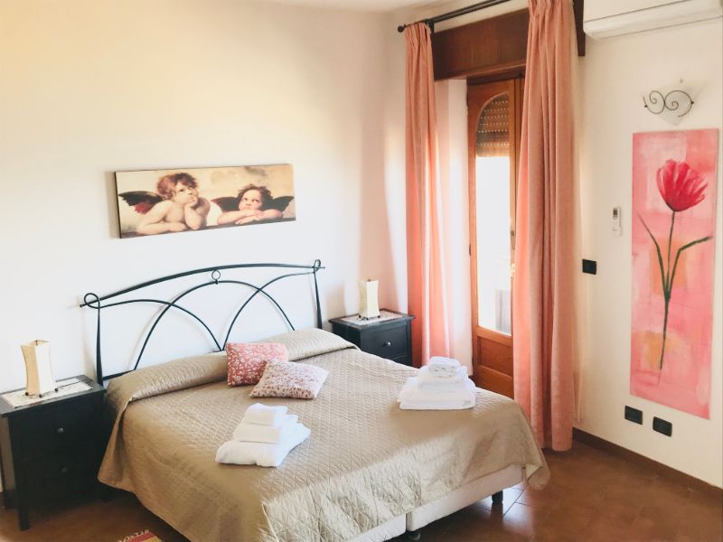 Buchen Sie die Zimmer der Villa Regina Taormina in Castelmola