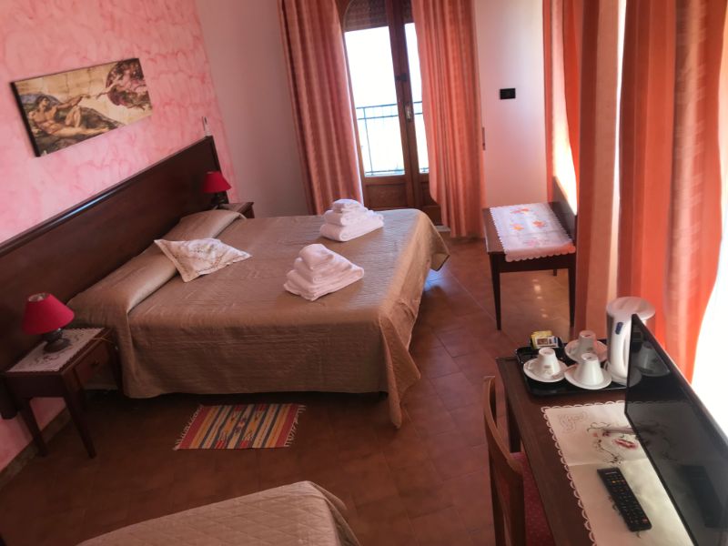 Buchen Sie die Zimmer der Villa Regina Taormina in Castelmola