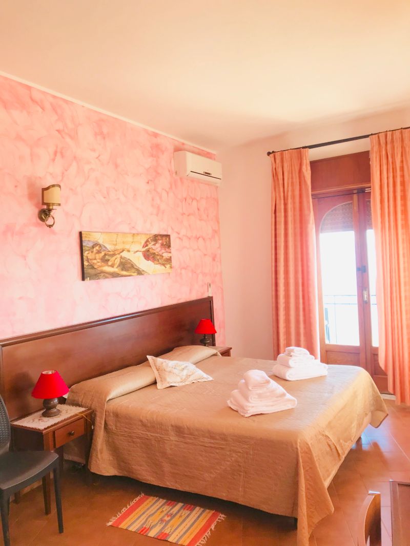 Buchen Sie die Zimmer der Villa Regina Taormina in Castelmola